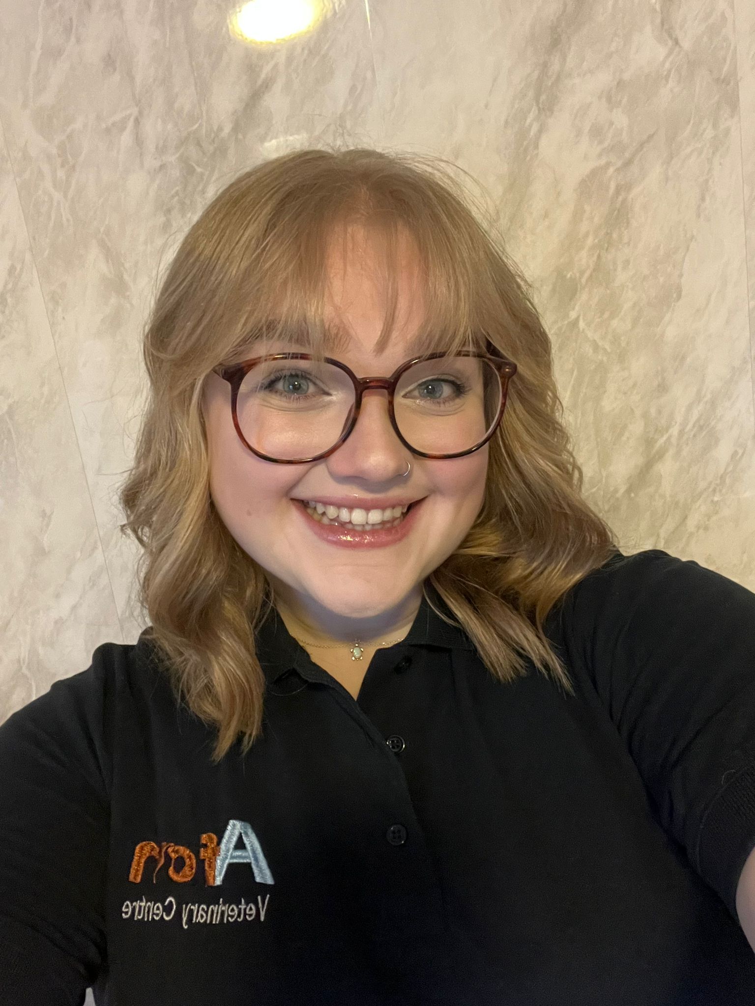 Dr Chloe-Louise Hoes